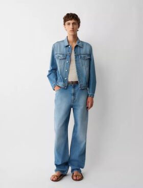 05 Low Rise Wide Leg Jeans