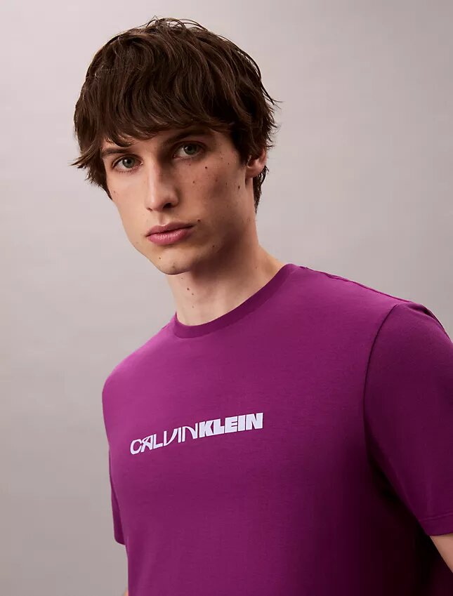 Bold Logo Graphic Relaxed T-Shirt Bold Logo Graphic Relaxed T-Shirt